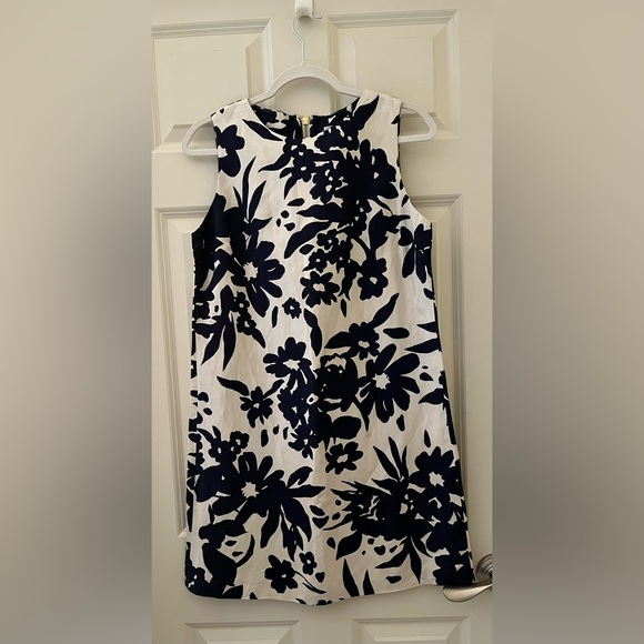 Carmen Marc Valvo Dresses & Skirts - Women’s Carmen MarcValvo sleeveless linen shift dress navy & white floral 4